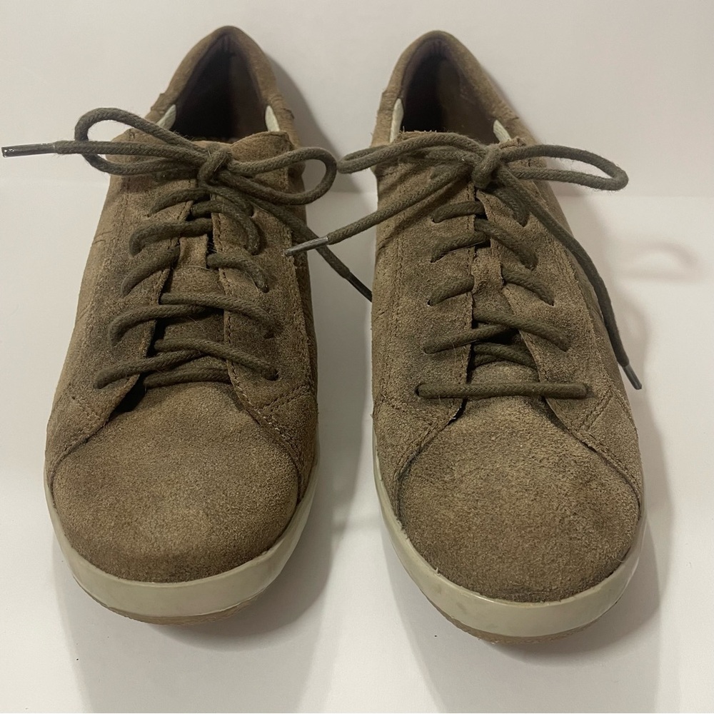 Umberto Ruffini Bellina Suede casual sneakers. Size 37 (6.5) Great Condi…